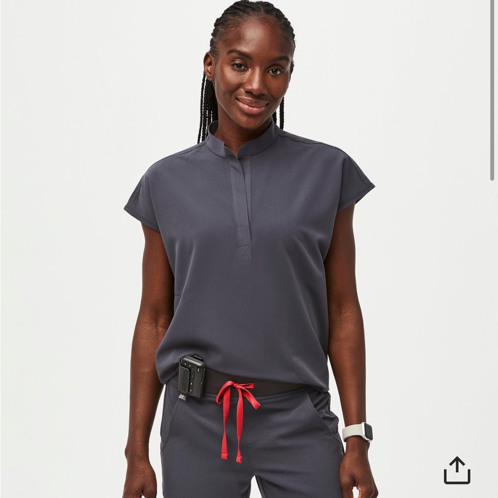 Figs Charcoal scrub set-small top/MP pants